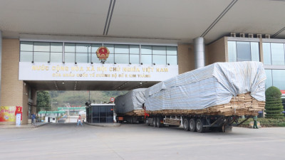 Sẽ duy trì hoạt động xuất nhập khẩu thông suốt qua cửa khẩu Kim Thành, Lào Cai suốt dịp nghỉ lễ của Trung Quốc