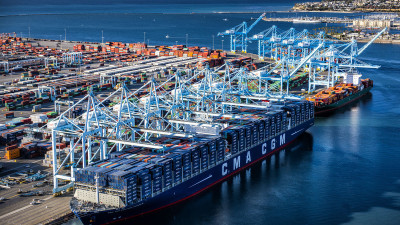 Nhập khẩu hàng hóa đóng container từ Trung Quốc vào Hoa Kỳ trước rủi ro tăng thuế