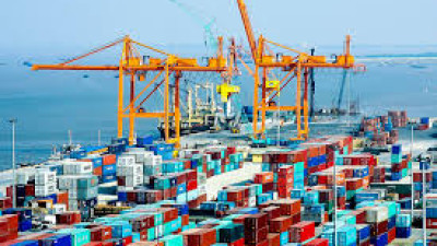 Bốc xếp hàng hóa tại Cảng Hải Phòng 